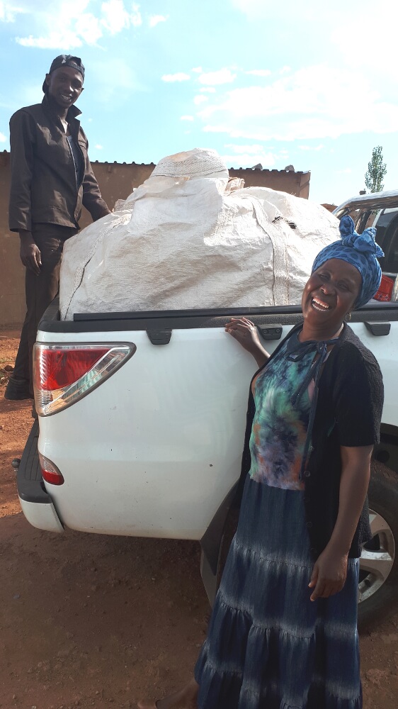 We help the community in Thembisa to recycle their waste