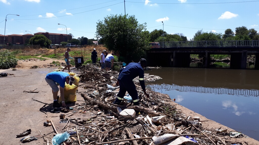 Riverside Park Cleanup - When the Community works together for a cleaner Hennops River in Riverside Park
